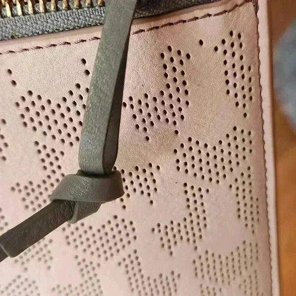 Fossil Large Powder Pink Perferated leather clutch 9.5" NWOT - Picture 2 of 8